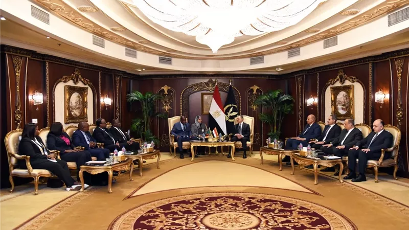 وزير الداخلية يستقبل نظيره بجمهورية زامبيا لتعزيز التعاون بين البلدين