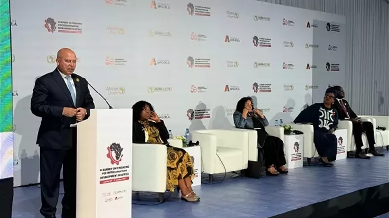 الوزير يشارك في قمة لواندا لتمويل تطوير البنية التحتية في أفريقيا