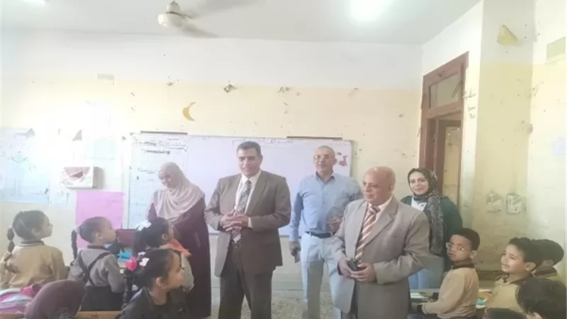 مدير تعليم الخانكة يشيد بمستوي الطلاب في المدارس