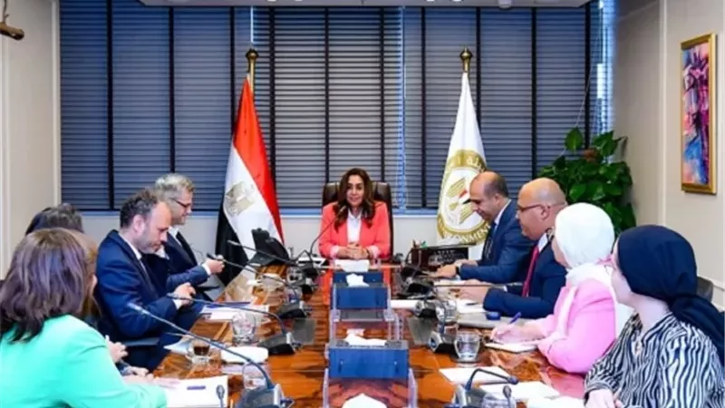 عوض تشيد بتعاون الوكالة الالماني في تطوير منظومة البيئة والمخلفات