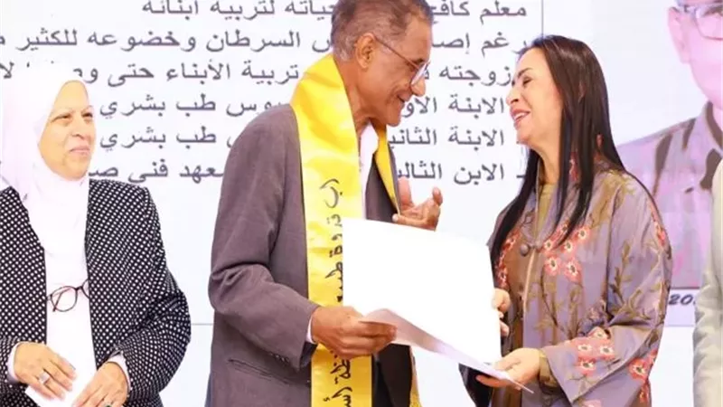 صابر سعيد من أسيوط..أب قدوة تحدّى السرطان ليقود أبناءه نحو القمة