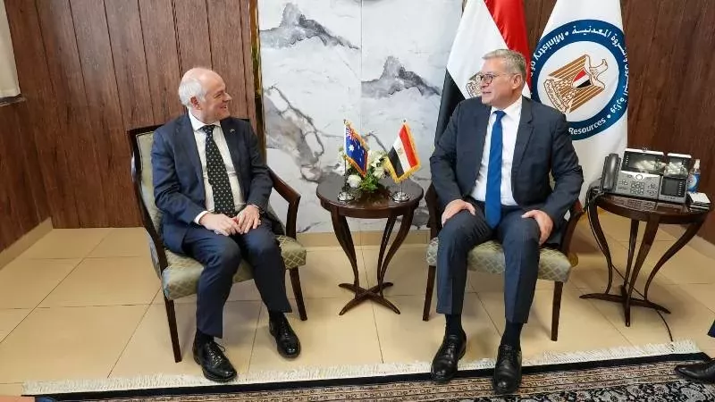 وزير البترول يبحث مع السفير الأسترالى تعزيز التعاون في التعدين