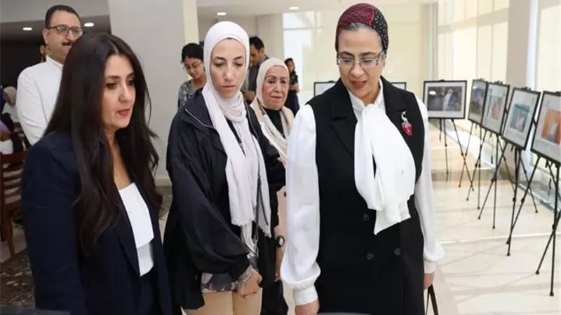 رئيسة القومي للمرأة تتفقد أنشطة برنامج نورة بحي الأسمرات