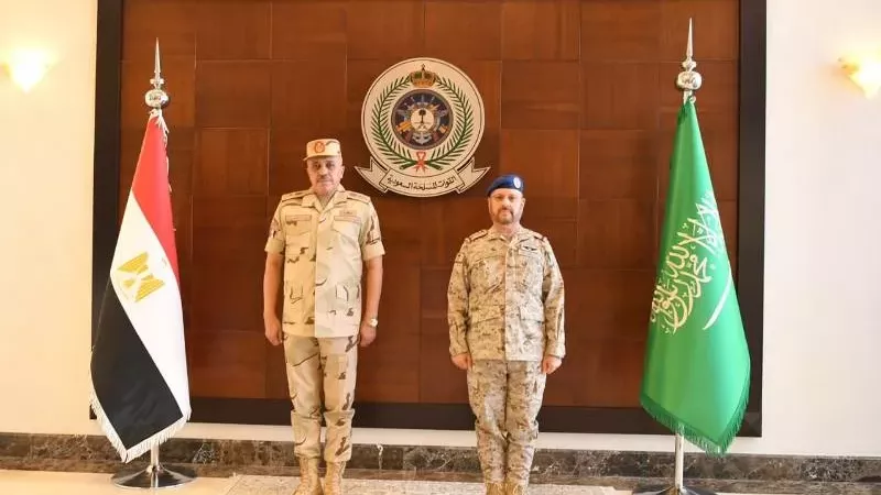 الفريق أحمد خليفة يعود لأرض الوطن بعد زيارته الرسمية للسعودية