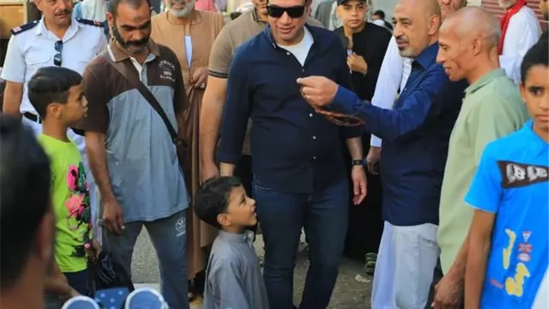 نائب محافظ سوهاج يؤدي صلاة الجمعة بـ