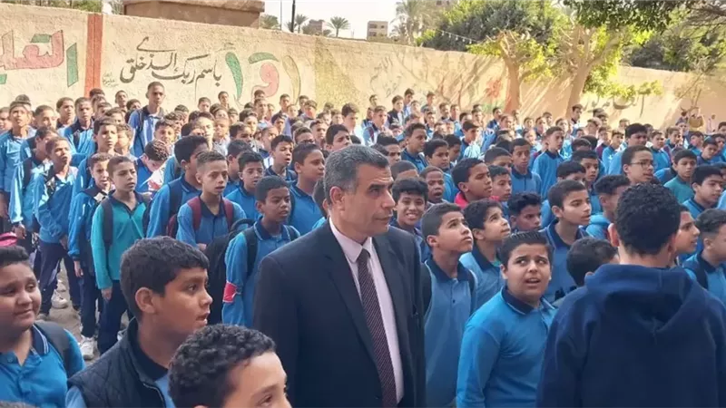 مدير تعليم الخانكة يشدد على الانضباط المدرسي