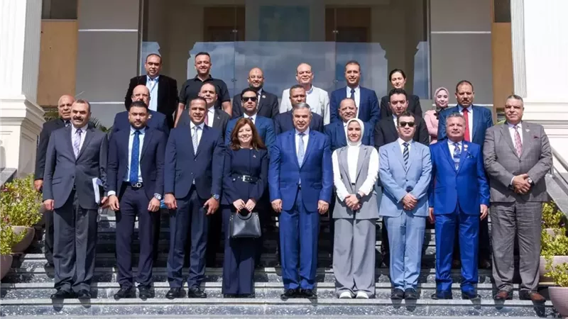 محافظ الإسكندرية يبحث الملفات الخدمية والتنموية مع نواب الشيوخ