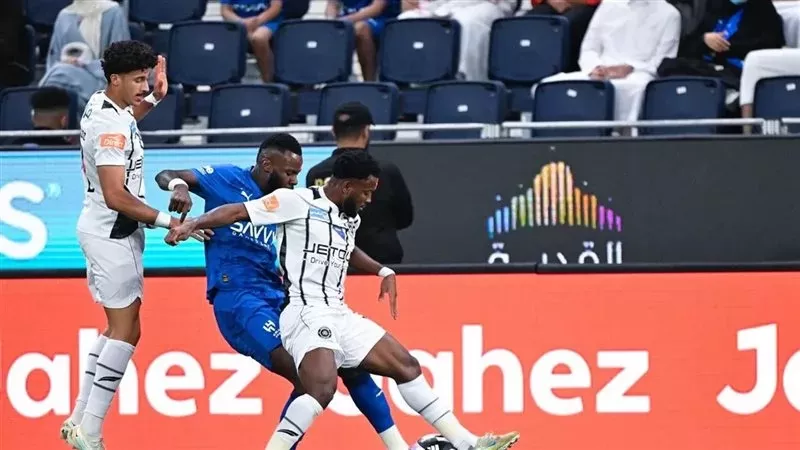 ديربى الرياض .. الهلال يهزم الشباب بـ 10 لاعبين