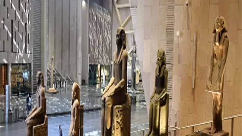 عمرو أديب: تقديم عروض جوية مبهرة فى افتتاح المتحف المصري الكبير