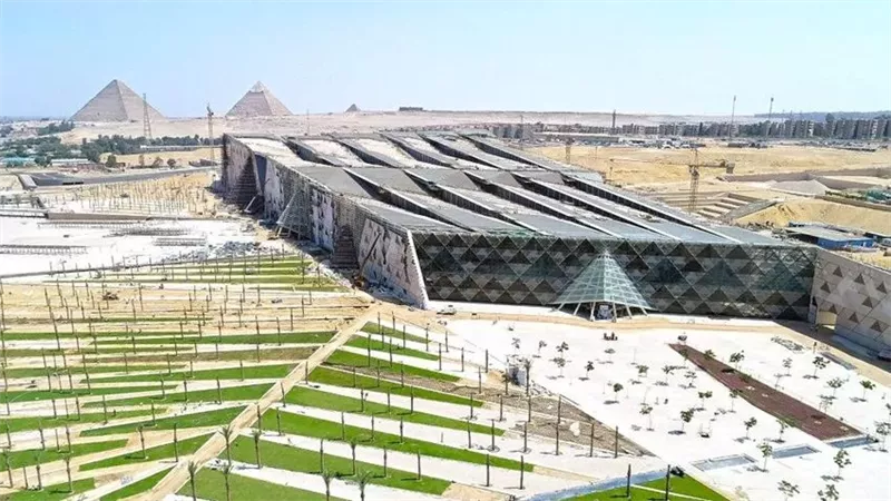 وصول الوفود المشاركة في حفل افتتاح المتحف المصري الكبير