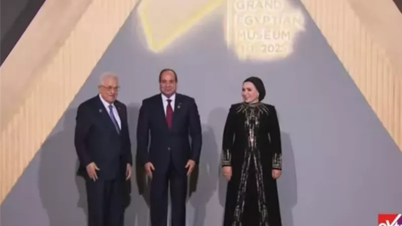 أبو مازن يشارك في افتتاح المتحف المصري الكبير