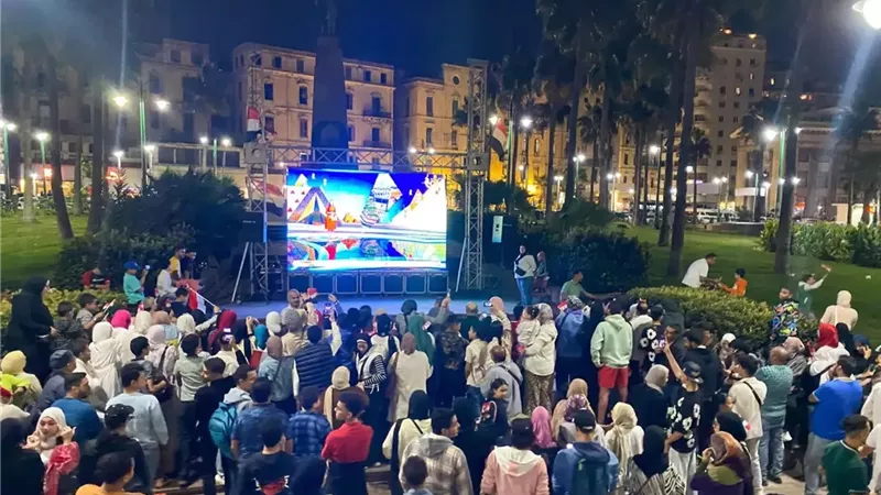 أبناء الثغر يتابعون فعاليات افتتاح المتحف المصري عبر204شاشة عرض
