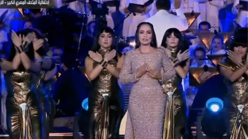 بالفيديو.. لحظة ظهور شيريهان فى حفل افتتاح المصرى الكبير