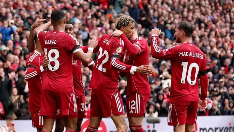 محمد صلاح يقود تشكيل ليفربول أمام أستون فيلا في الدوري الإنجليزي