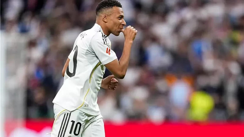 مبابي يسجل هدف ريال مدريد الأول أمام فالنسيا