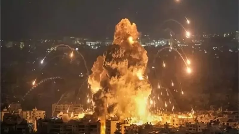قتلى وجرحى في غارة إسرائيلية استهدفت سيارة في النبطية جنوبي لبنان