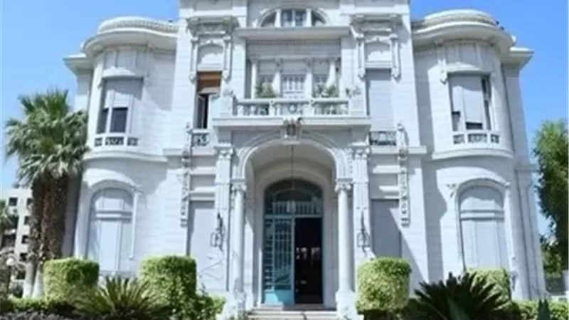 جامعة القاهرة تحتفل بإفتتاح المتحف المصري الكبير بإضاءة مبانيها