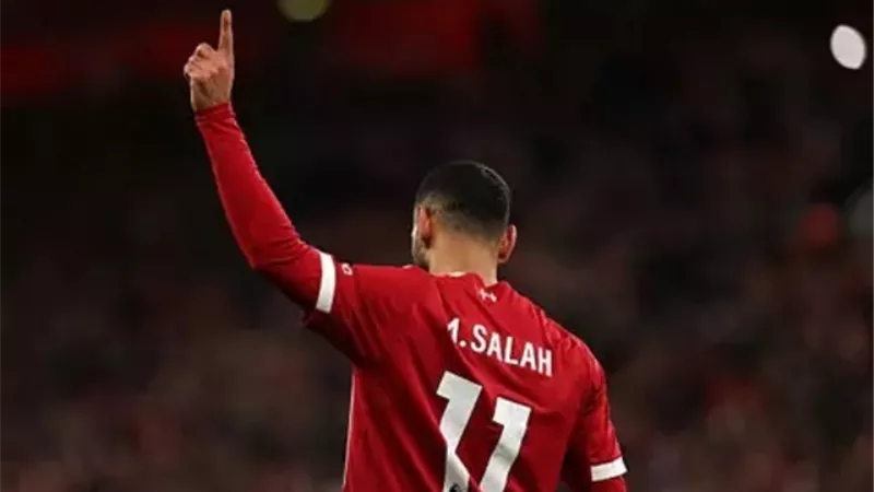 صلاح يعادل رقم أسطورة إنجلترا بهدفه في أستون فيلا