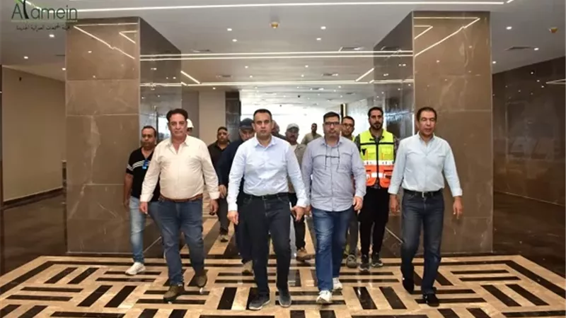 رئيس جهاز مدينة العلمين الجديدة يتفقد مشروع الأبراج الشاطئية