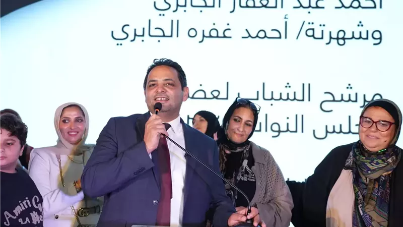 الكابتن أحمد الجابري يعقد مؤتمرًا جماهيريًا حاشدًا لعظيمات دائرة الهرم