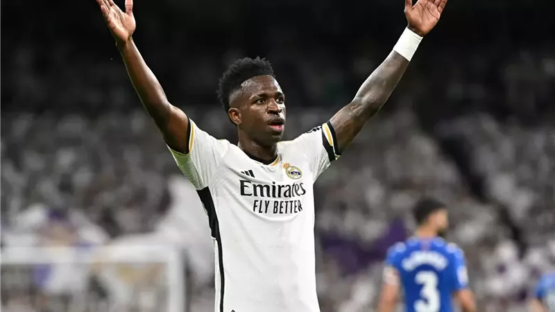 أسطورة ريال مدريد يوجه رسالة إلى فينيسيوس بسبب مبابي