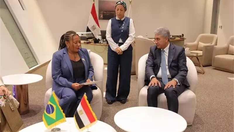 وزير السياحة والآثار يستقبل وزيرة الثقافة البرازيلية لتبادل الخبر