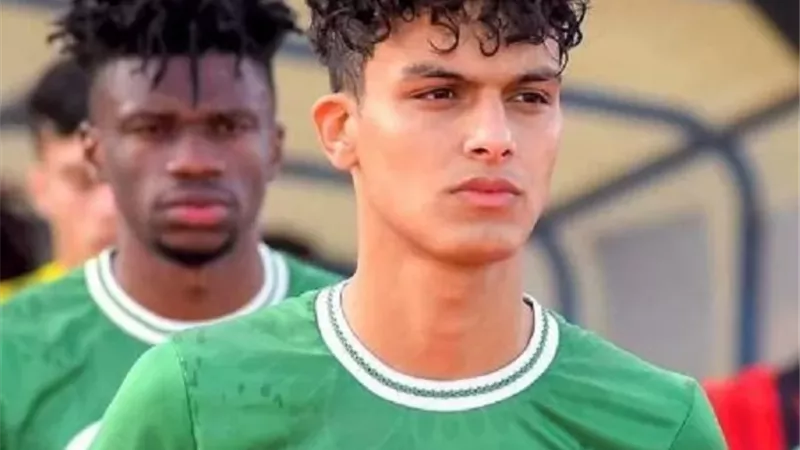 أحمد عيد يُغادر مباراة المصري والأهلي للإصابة