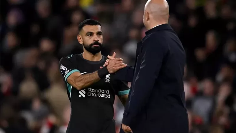 أرني سلوت يعلق على إنجاز محمد صلاح مع ليفربول