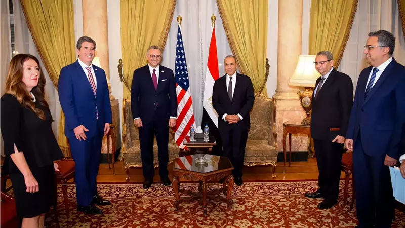 وزير الخارجية يدين الانتهاكات السافرة بالفاشر