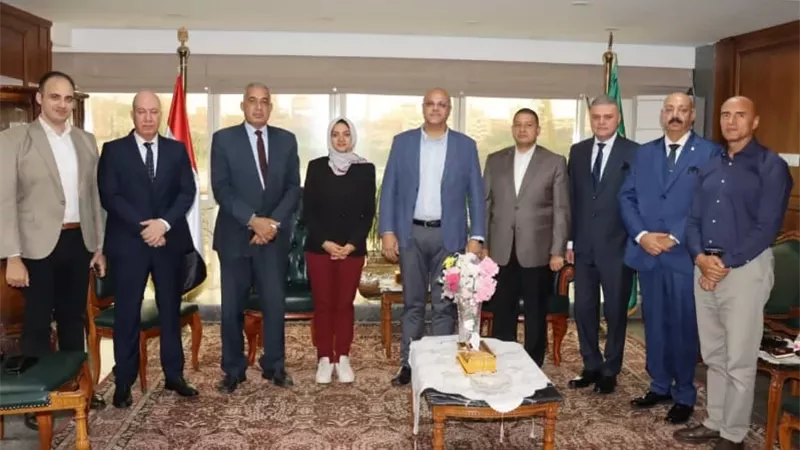 محافظ القليوبية يجتمع برؤساء المدن والأحياء الجدد