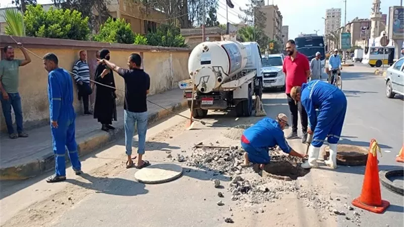 محافظ كفر الشيخ يتابع صيانة شبكة الصرف الصحي بدسوق