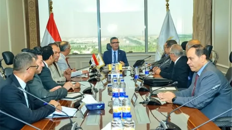 وزير التموين يلتقي شعبة المواد البترولية لمناقشة التسويق وضبط الأسعار