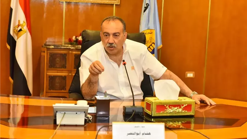 محافظ أسيوط يجتمع مع مسئولي الجمعيات الأهلية
