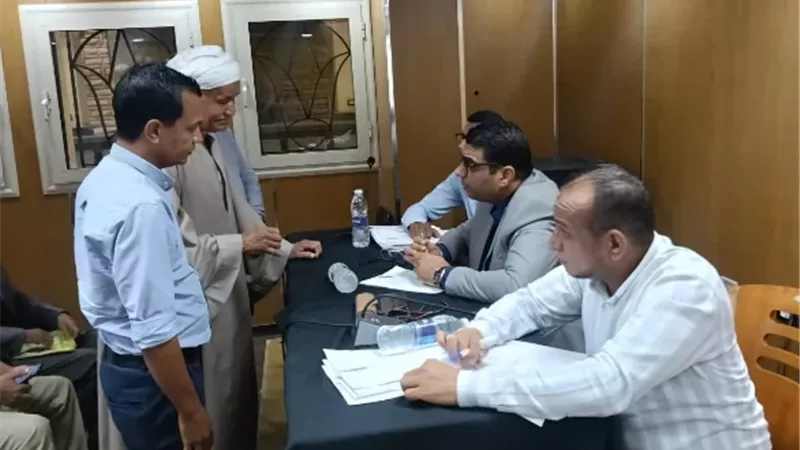 نائب محافظ الأقصر يبحث ٣٥ طلباً وشكوى خلال لقاء اليوم المفتوح