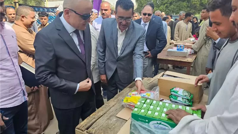 محافظ الأقصر يفتتح سوق اليوم الواحد رقم 39 بقرية الشغب بإسنا