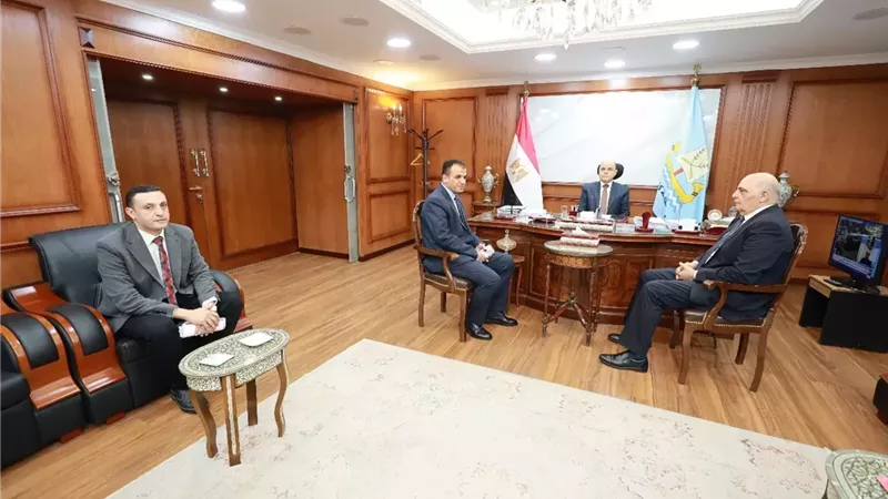 عبد المعطي يبحث تطويرالشبكةالكهربائيةودعم القطاع بالمعدات الحديثة