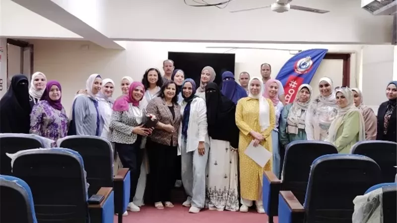 وكيل وزارة الصحة.. فريق الإشراف بإدارة المعامل بالفيوم