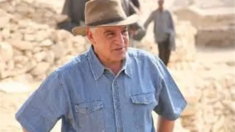 زاهي حواس يطالب بتعليم اللغة الهيروغليفية في المدارس