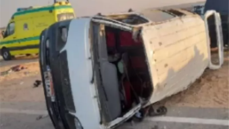 إصابة 6 إثر انقلاب ميكروباص بطريق الإسماعيلية الصحراوى