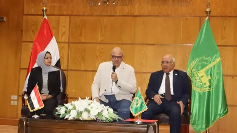 محافظ القليوبية يبحث مع تجار السيارات إنشاء سوق ومعارض حضارية
