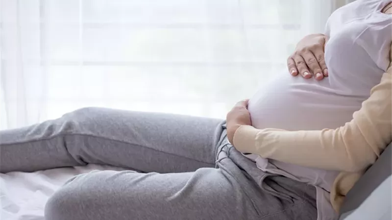 باحثون: إصابة الأم بكورونا خلال الحمل قد ترتبط بزيادة خطر التوحد