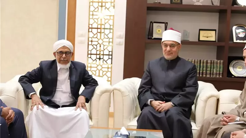 المفتي يستقبل نائب رئيس جامعة دارالهدى بالهند لتعزيز التعاون