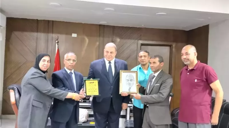 مدرسة نجع الجزيرة بقنا تحصد جائزة التميز المؤسسي