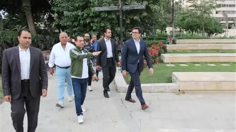 وزير الثقافة يتفقد مشروع إعادة إحياء حديقة الأزبكية التراثية