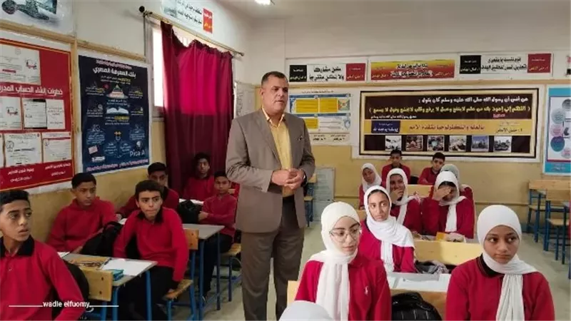مدير تعليم دمياط يفاجئ مدارس عاصمة المحافظة
