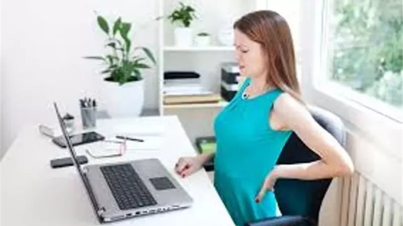 أمراض شائعة تصيب العاملين في المكاتب وطرق الوقاية منها