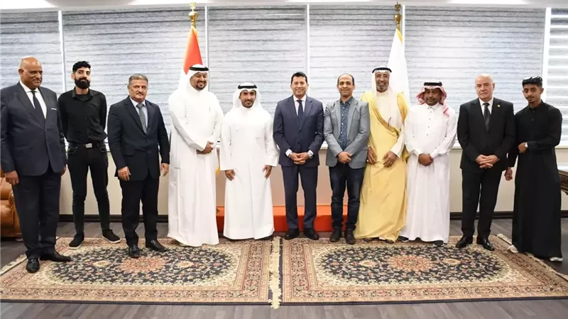 وزير الشباب يلتقي اعضاء ملتقي الأدب والفكر العربي