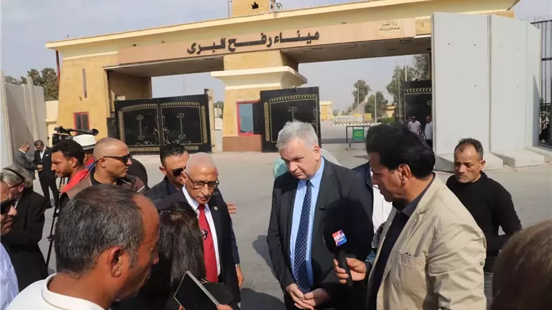 مجاور وسفير المانيا في معبر رفح
