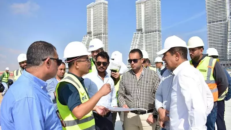 رئيس جهاز العلمين الجديدة يتفقد مشروع بحيرات الداون تاون