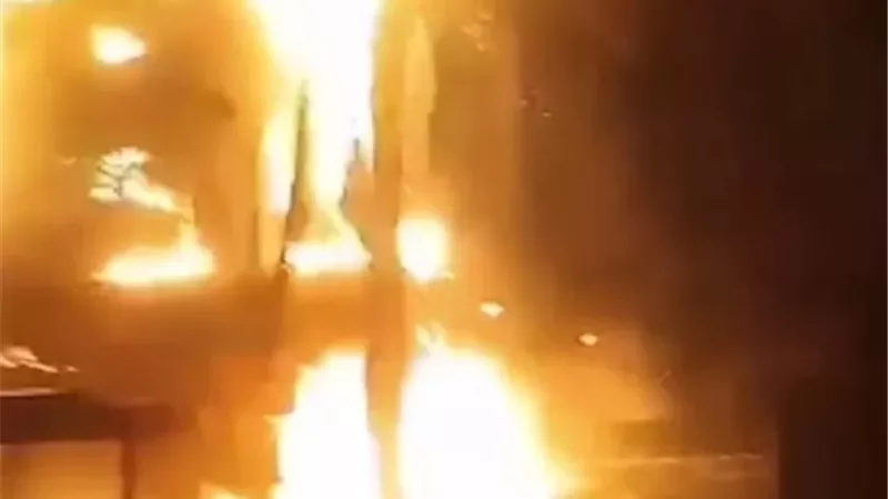 ماس كهربائي وراء حريق هائل بمول شهير في مدينة العبور